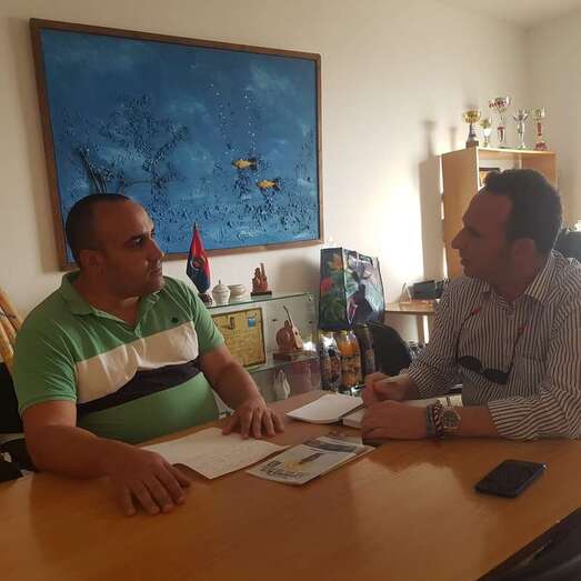 Reunión del edil Eloy Santana con el dirigente vecinal Marcos Alemán (Foto TA)